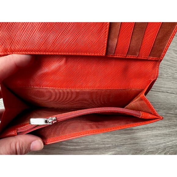 Salvatore Ferragamo Pamplona Pebble Red Leather Long Wallet - Picture 8 of 16